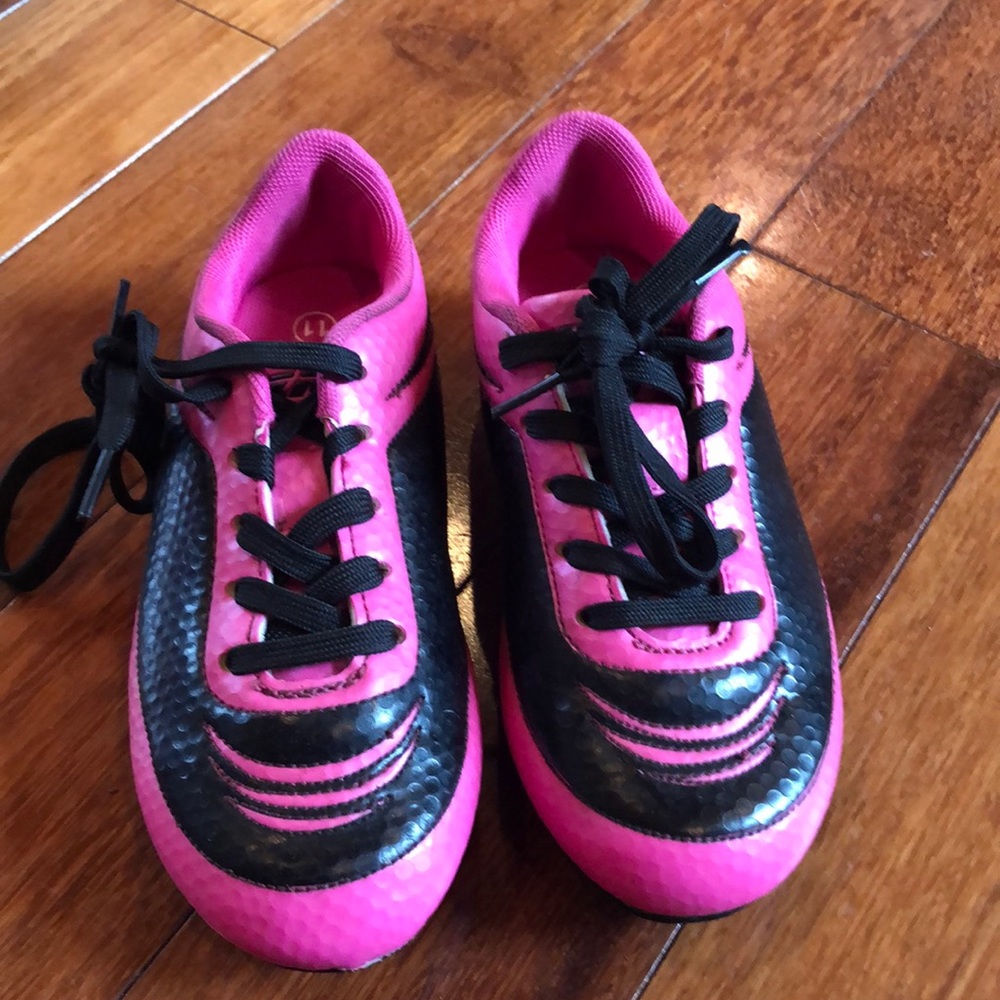 Toddler size 11 soccer cleats,worn for 1 game!😆